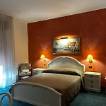 Rey's Hotel 3*