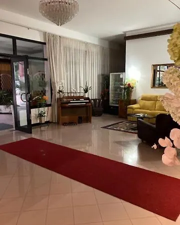 Otel Rey's 3*